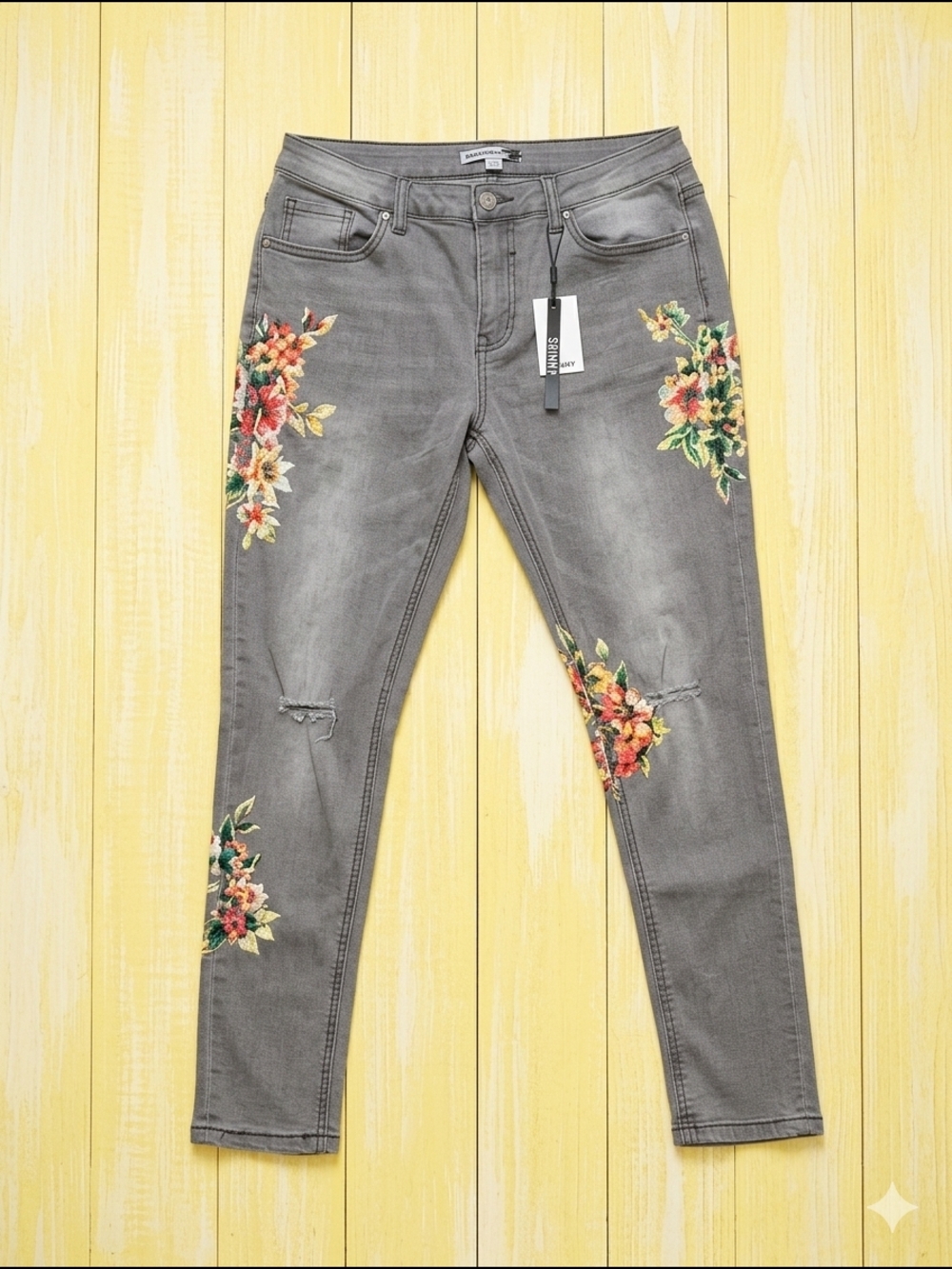 ​🎨 Unique Art-Inspired Floral Painted Skinny Jeans 🌸